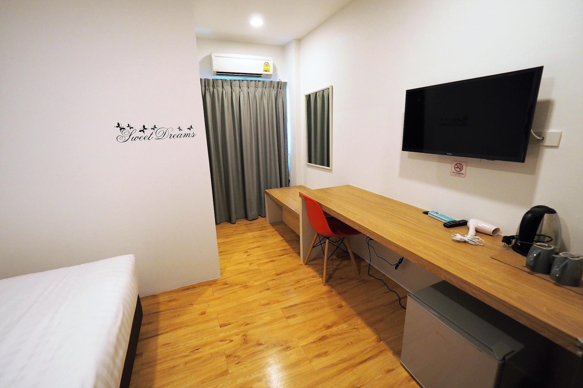 Hotel Pula Silom Bangkok Esterno foto