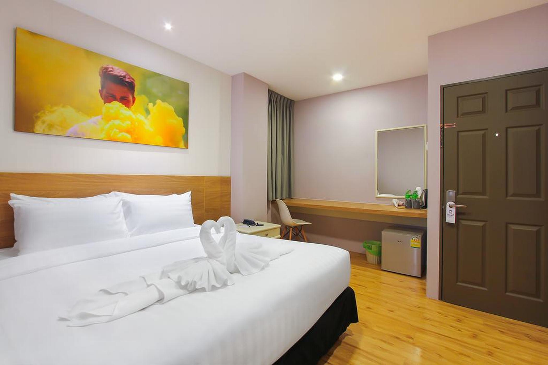 Hotel Pula Silom Bangkok Esterno foto