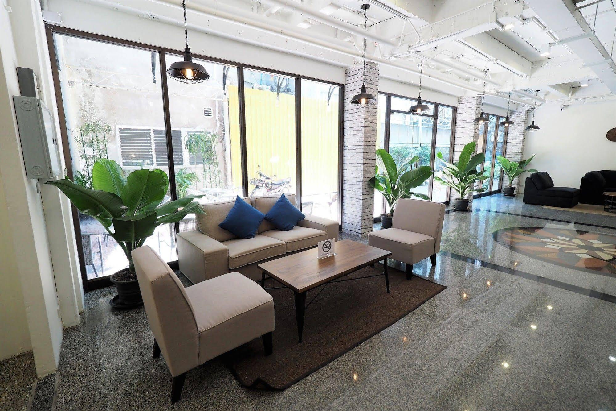 Hotel Pula Silom Bangkok Esterno foto
